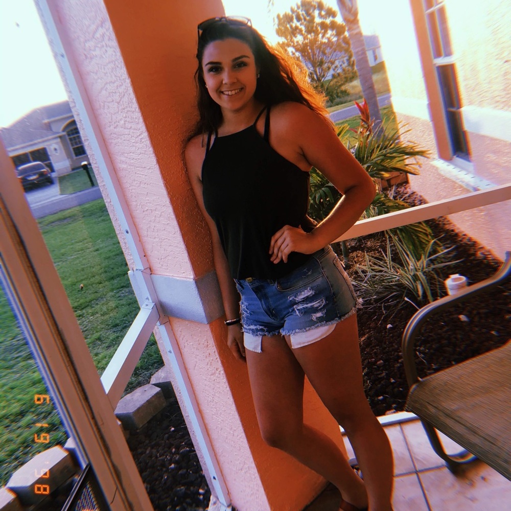 Meet your Posher, Mia